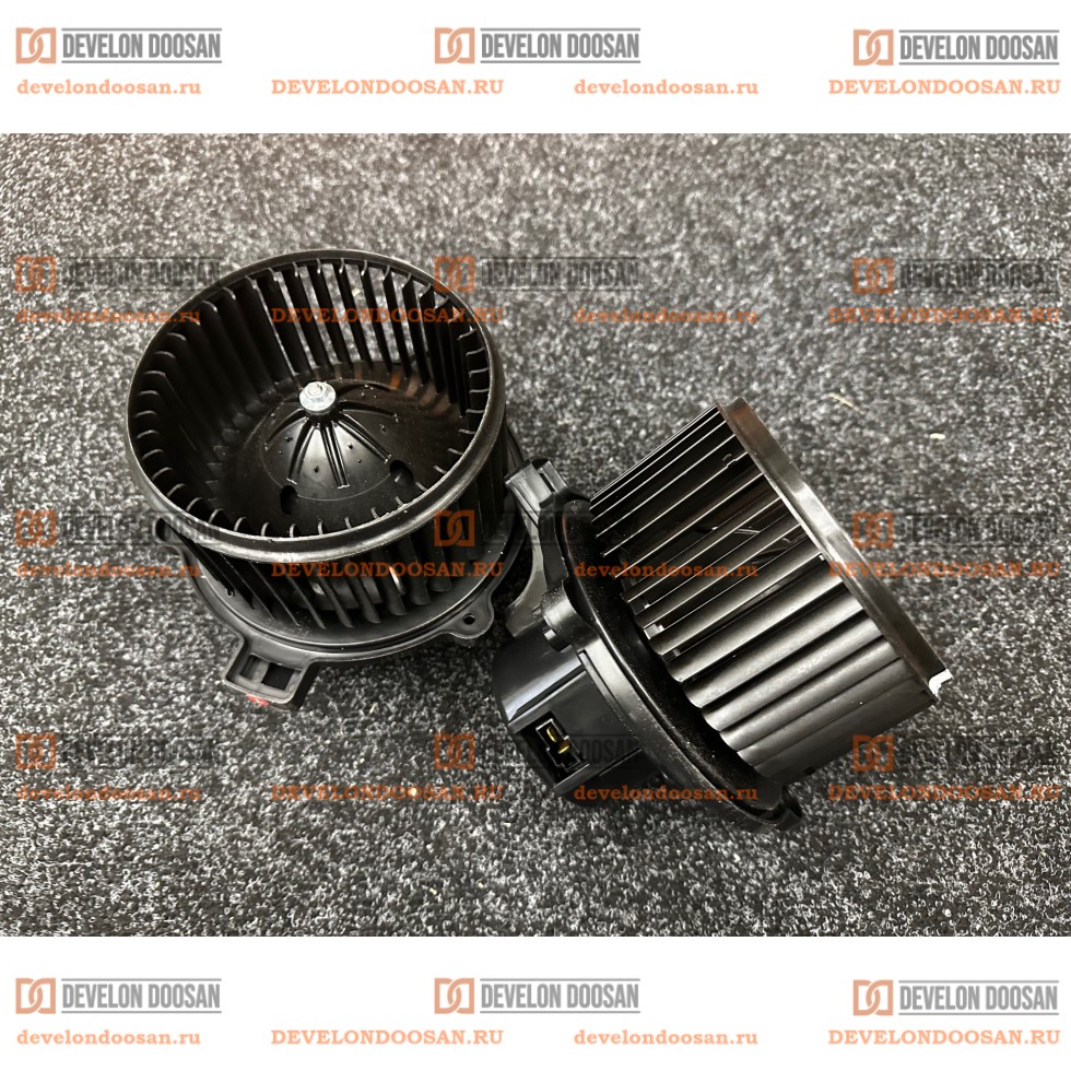 300506-00988 Мотор отопителя кабины