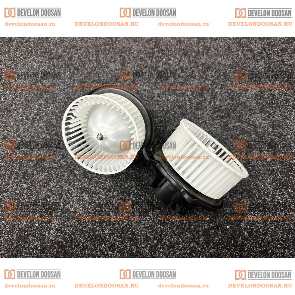 K1040112 Мотор отопителя кабины