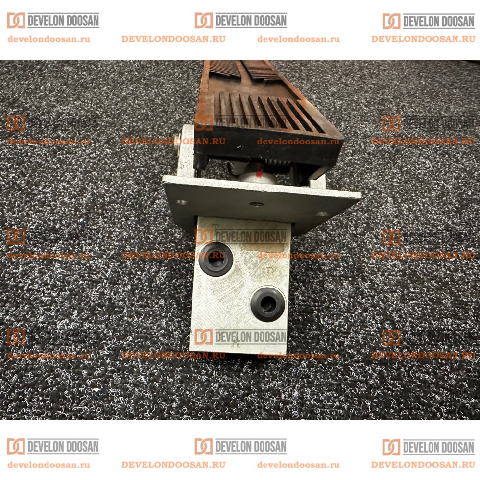 31N5-20020 Педаль хода в сборе