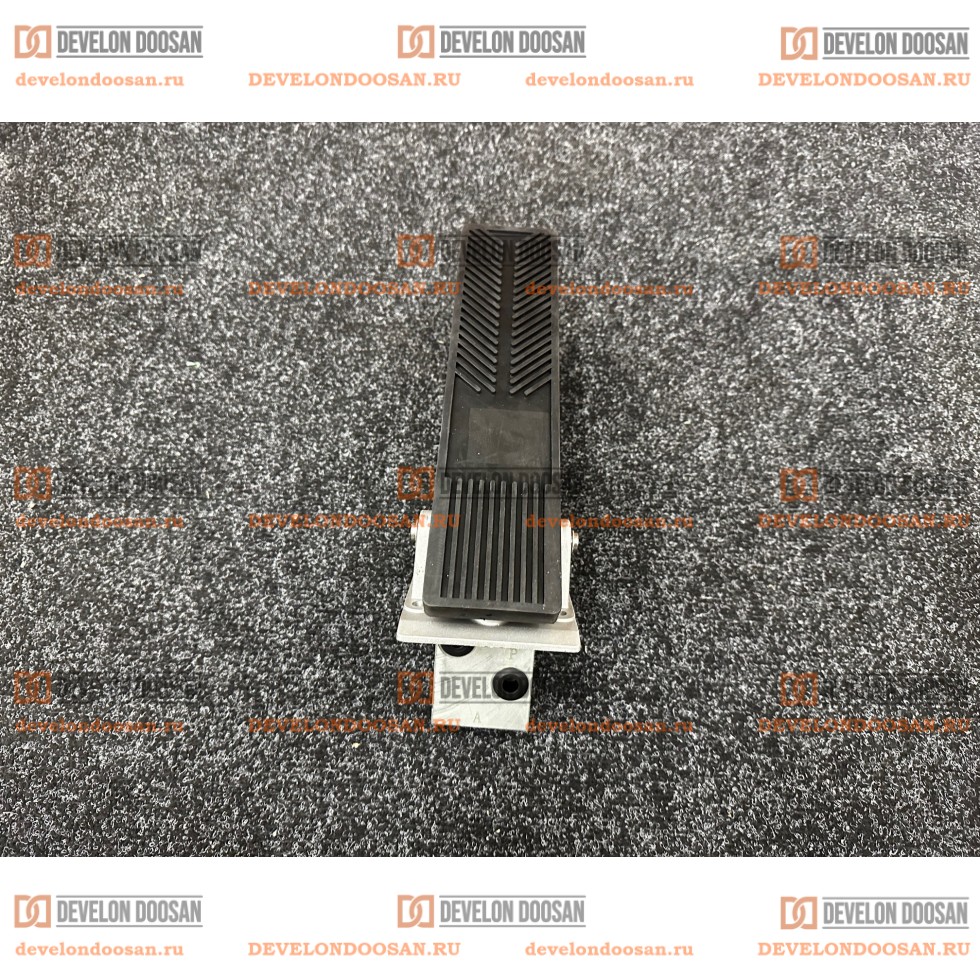 31N5-20020 Педаль хода в сборе