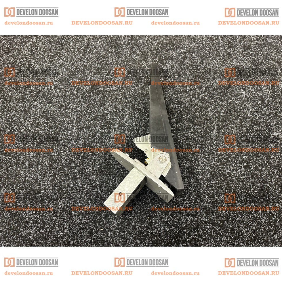 31N5-20020 Педаль хода в сборе