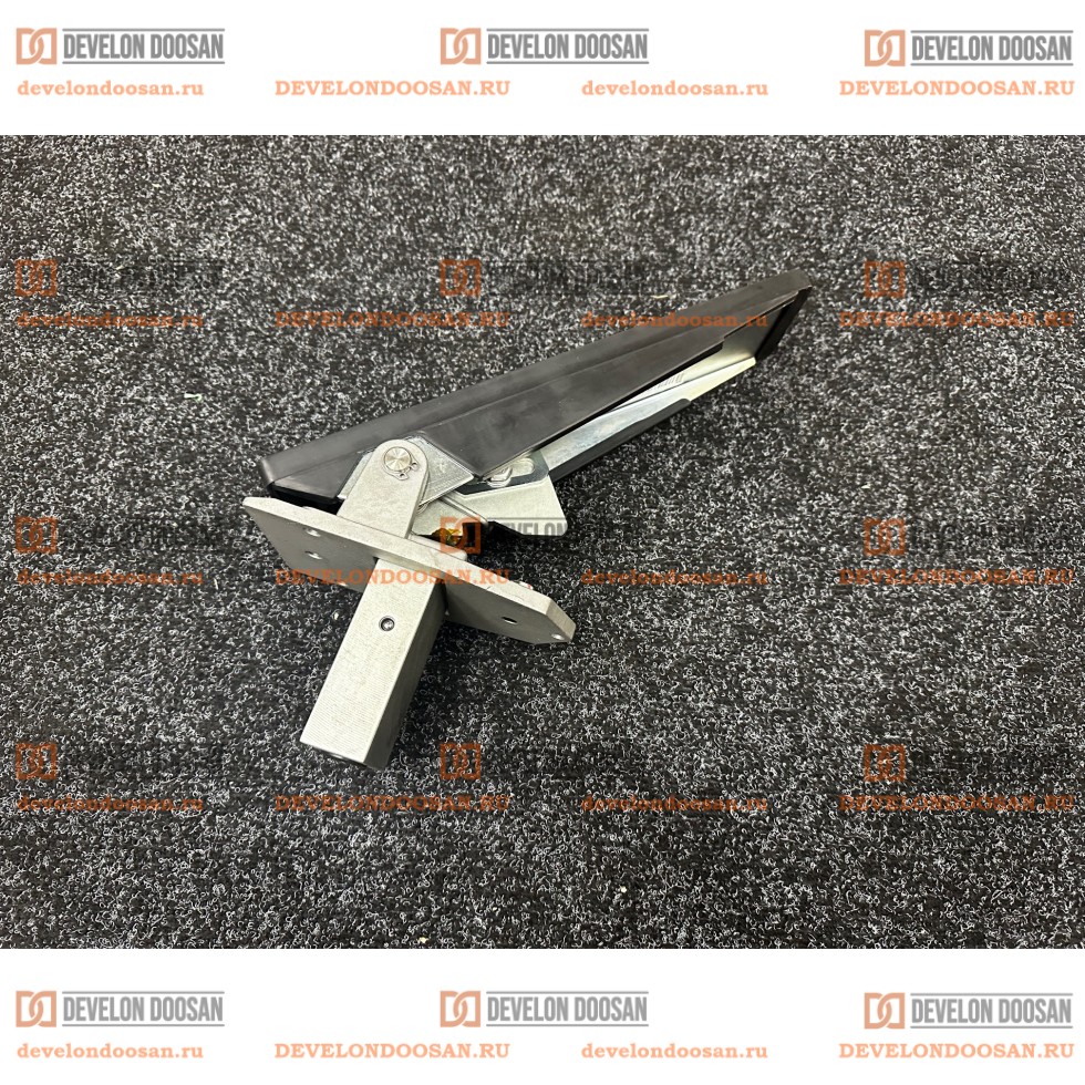 31N5-20020 Педаль хода в сборе